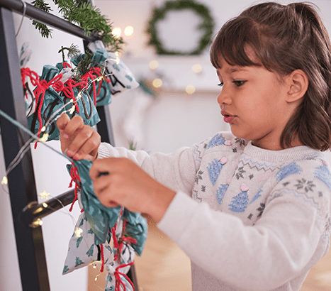 Kind, Weiblich, Mädchen, Person, Weihnachten, Weihnachtsdekorationen, Festspiele, Weihnachtsbaum