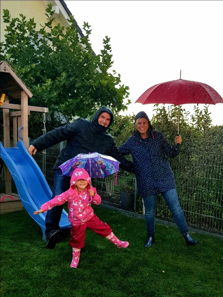 Gras, Pflanze, Gebäude, Draußen, Tierheim, Person, Photographie, Portrait, Kind, Weiblich