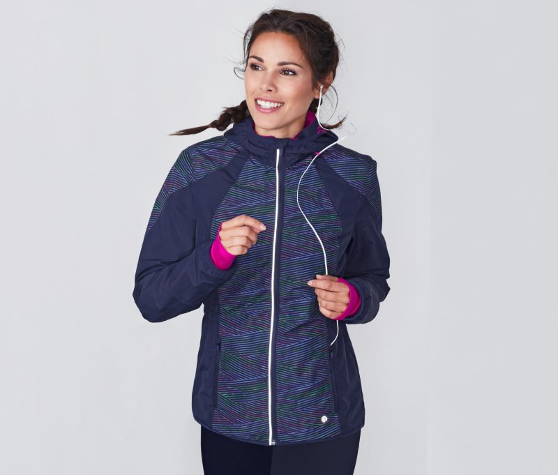 Bekleidung, Mantel, Jacke, Erwachsener, Weiblich, Person, Frau, Regenmantel, Gesicht, Kopf