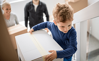 Kiste, Karton, Karton, Junge, Kind, Männlich, Person, Paket, Lieferung von Paketen