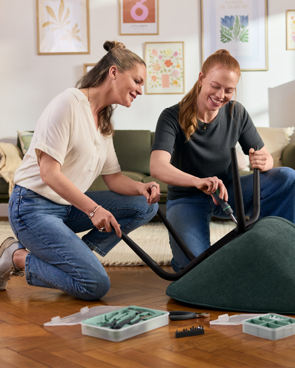 Erwachsener, Weiblich, Person, Frau, Bekleidung, Jeanshose, Hosen, Schuhwerk, Schuh, Gesicht
