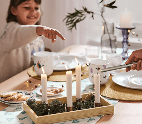 Esstisch, Moebel, Tabelle, Becher, Baby, Person, Kind, Weiblich, Mädchen, Kerze